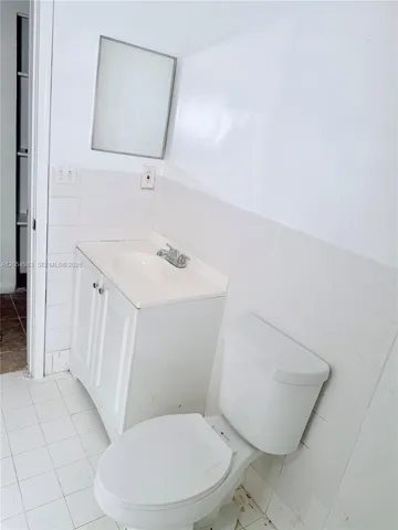 Master bed/ bathroom