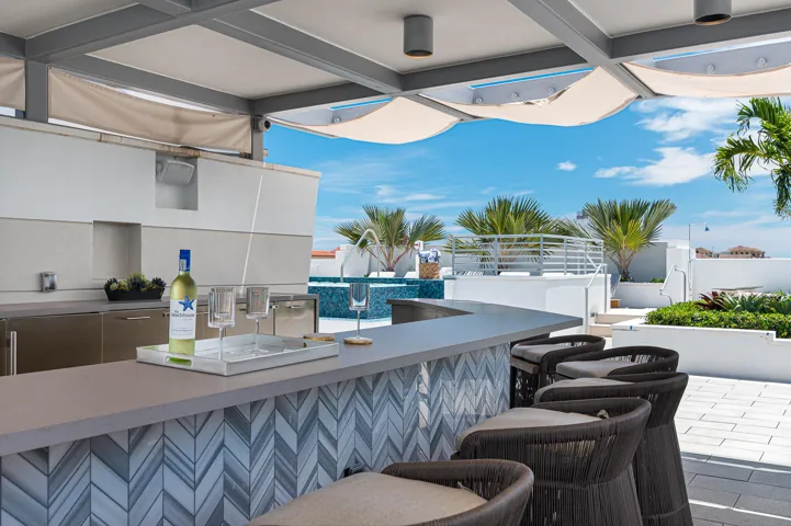 9 Rooftop Bar
