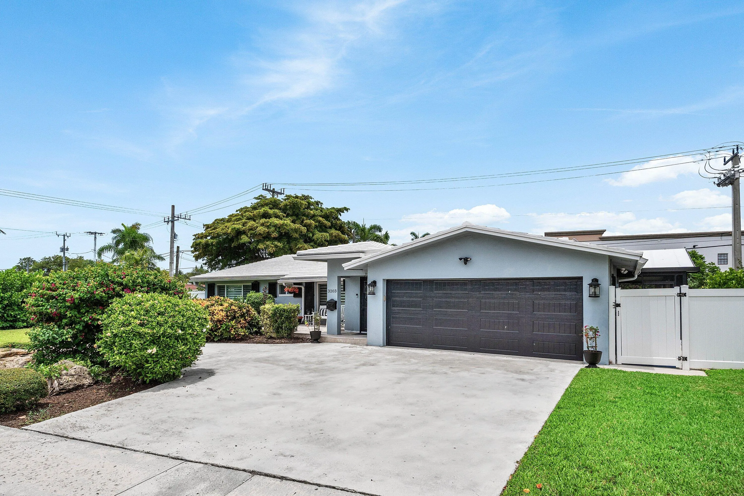 Large side yard