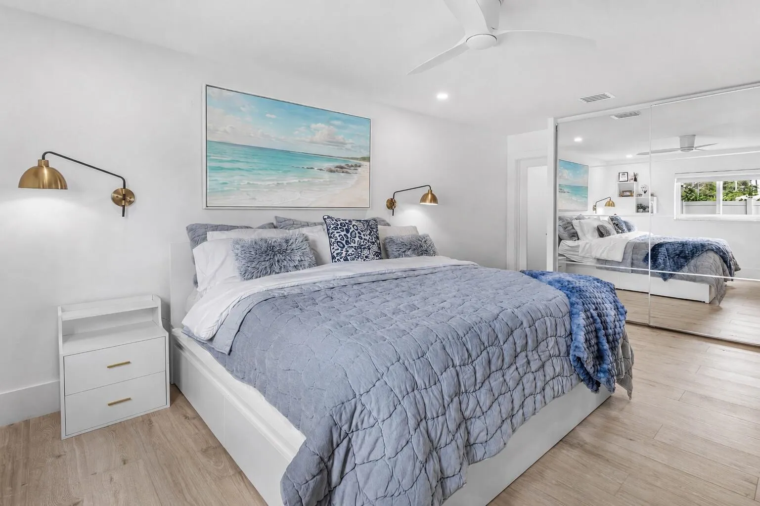 Bedroom 2 w King size bed