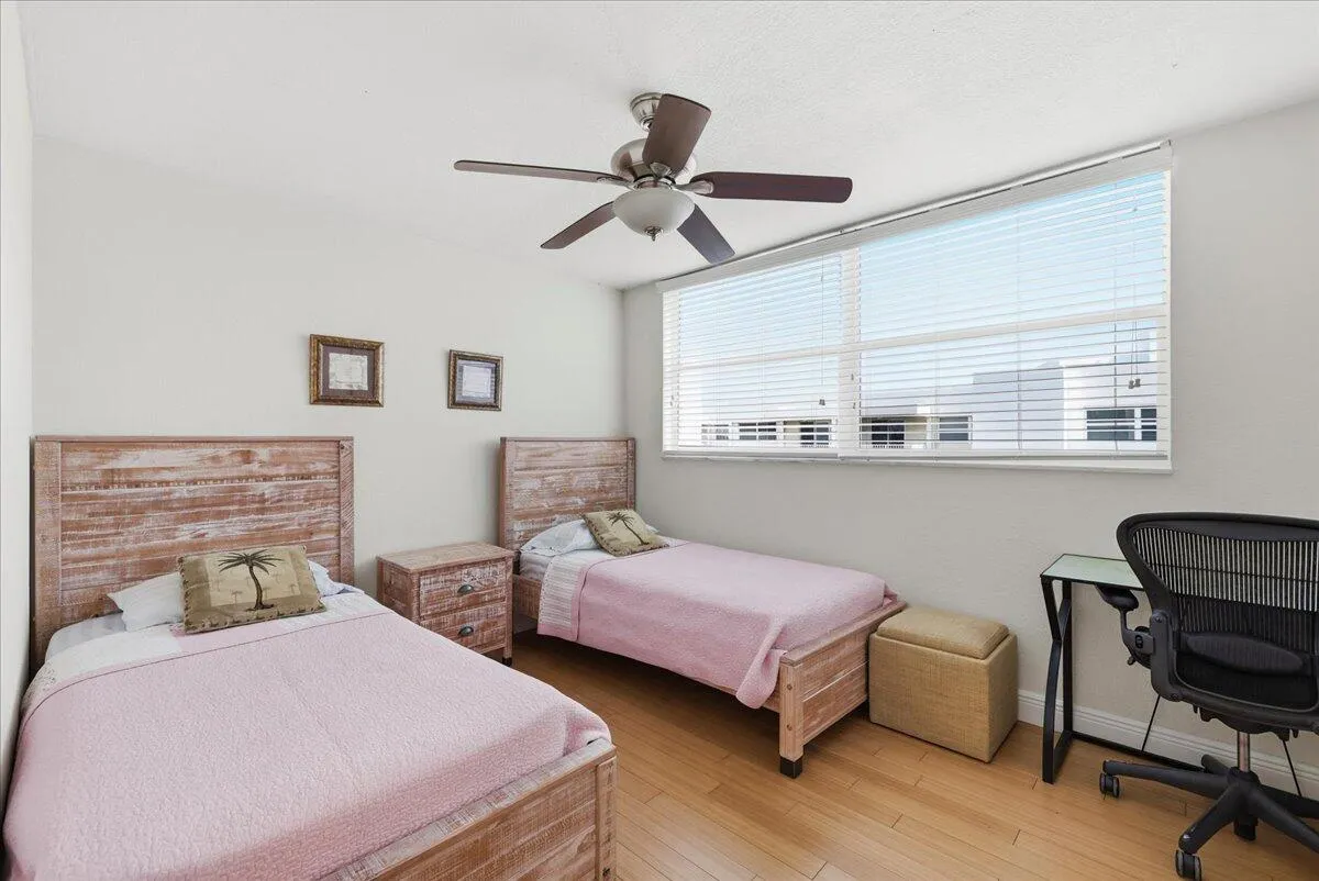 Secondary bedroom