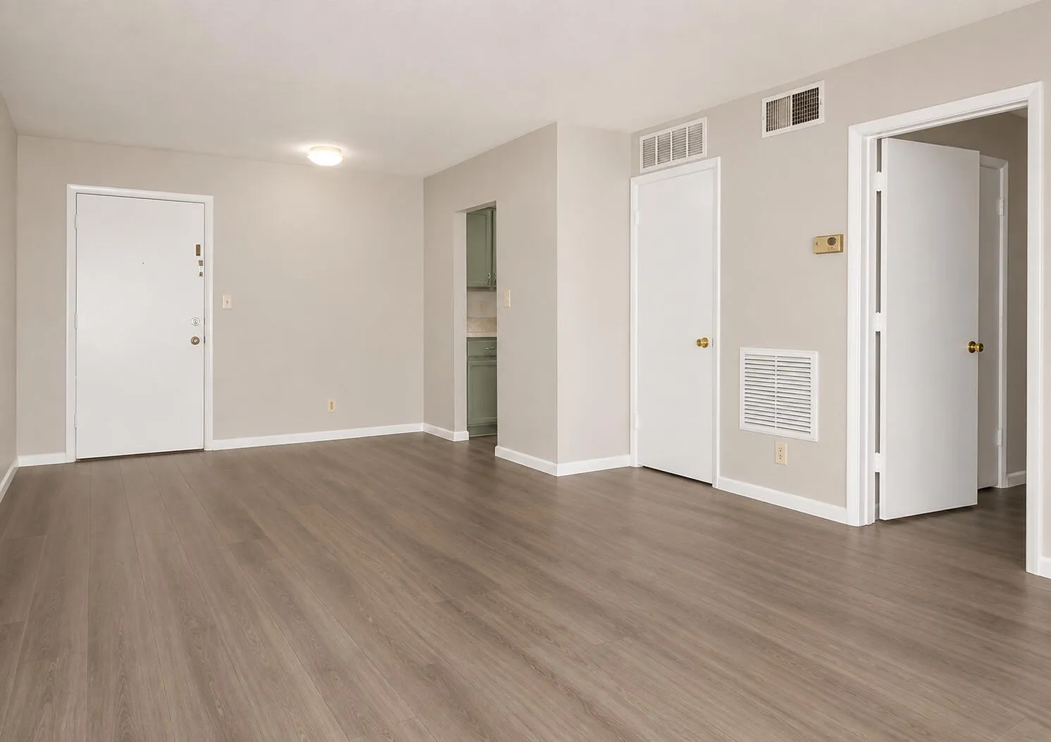 4 Living Dining