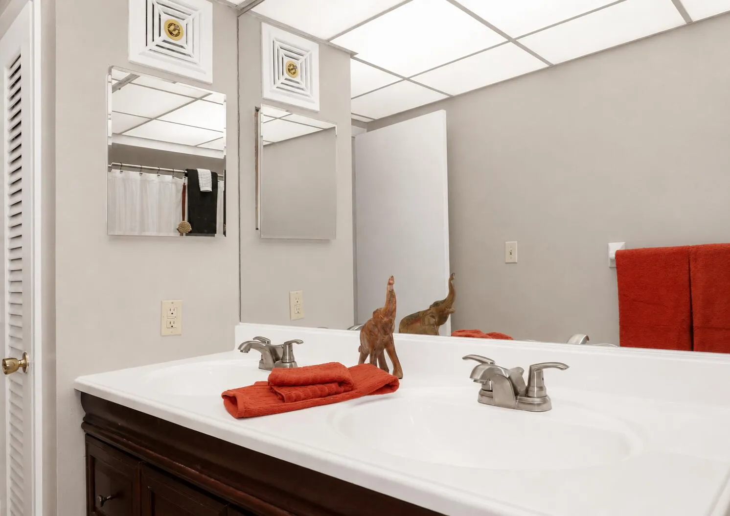 19 Bath Vanity & Mirror