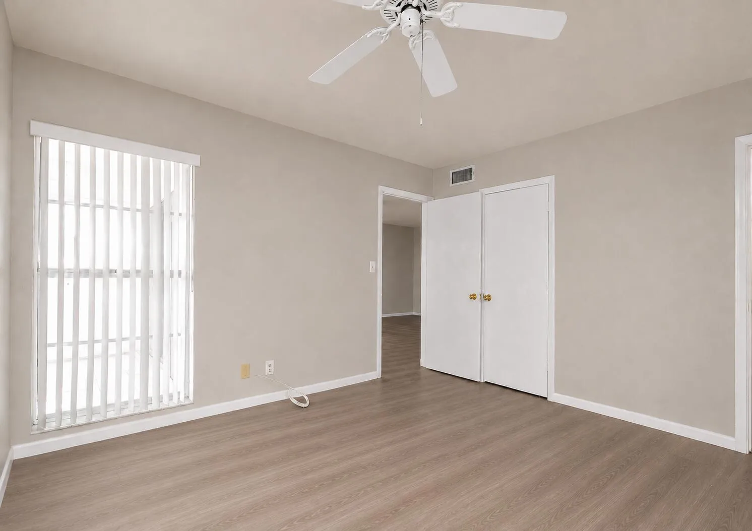 14 Closet & Bath Entry