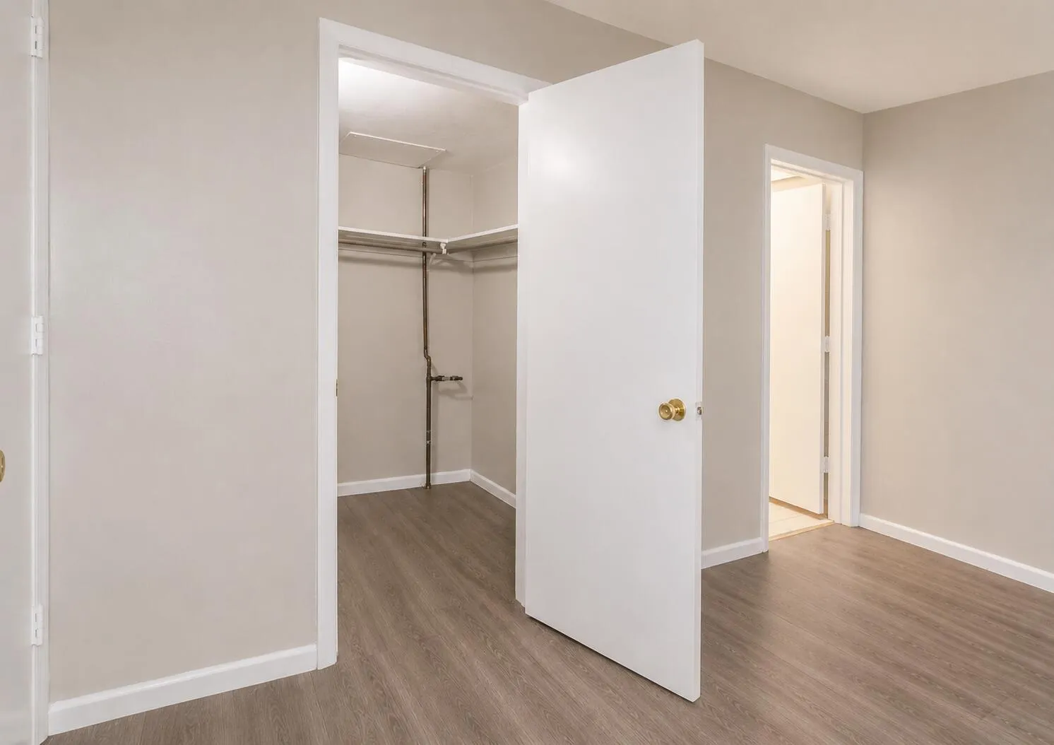 16 Walk In Closet