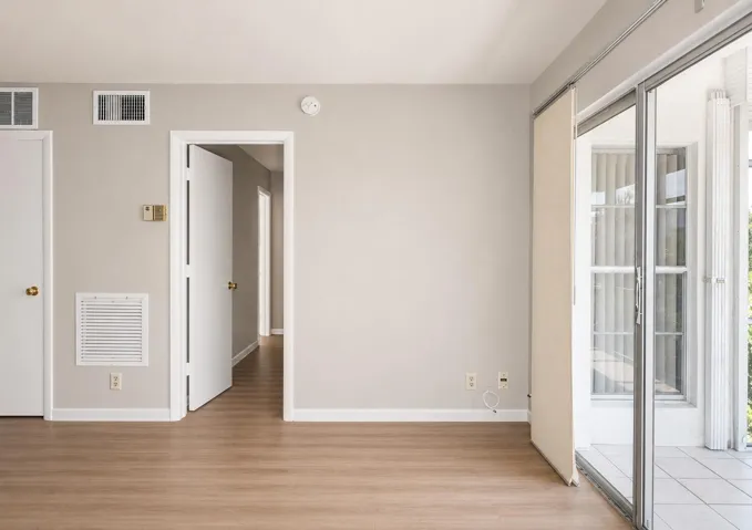 5 Living with Balcony Entry