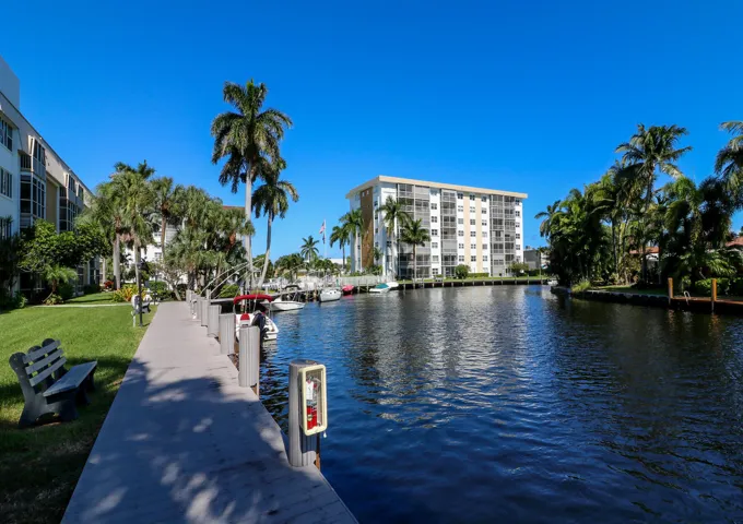 23 Grounds & Water View