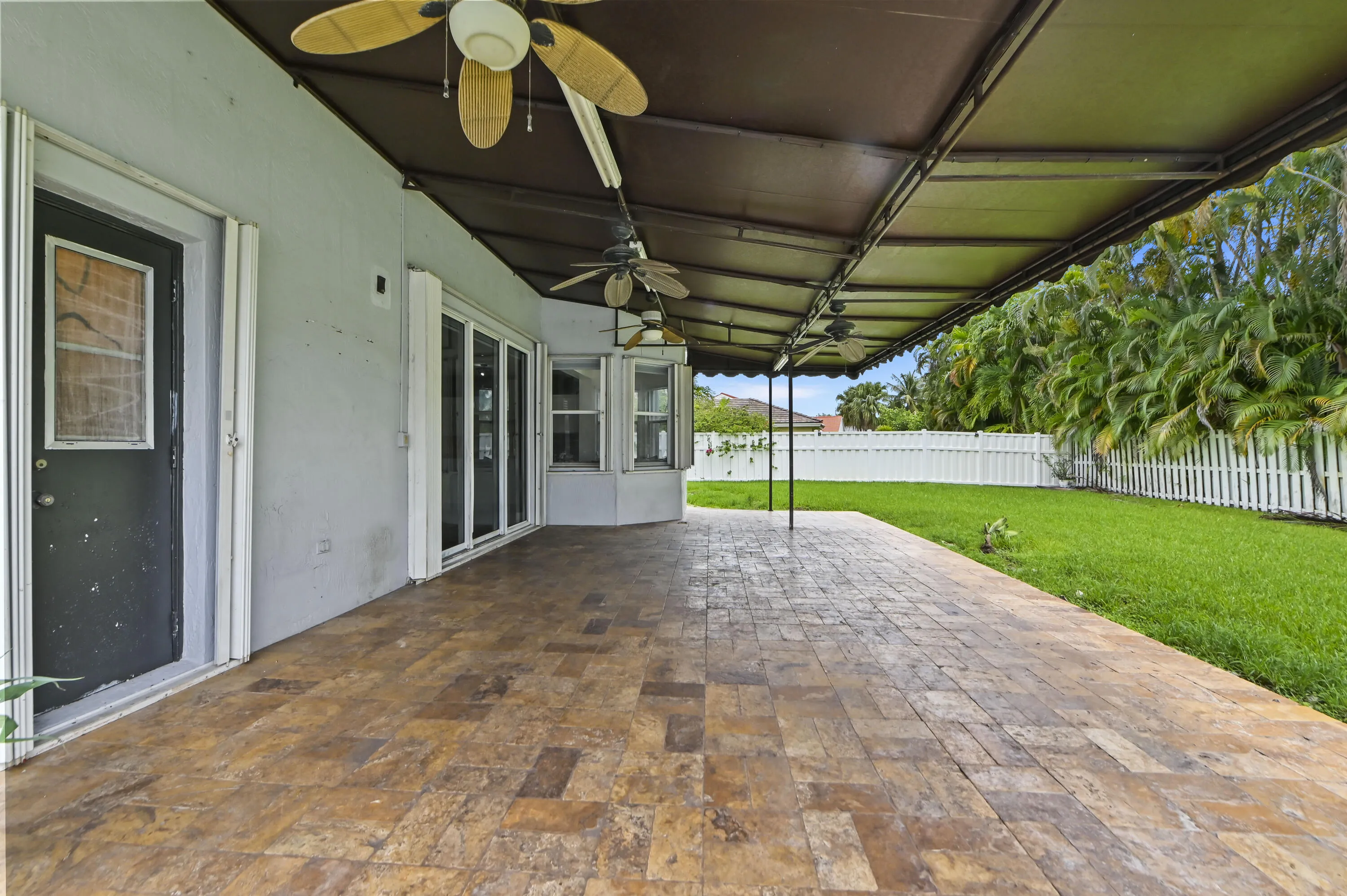 37 Patio 01