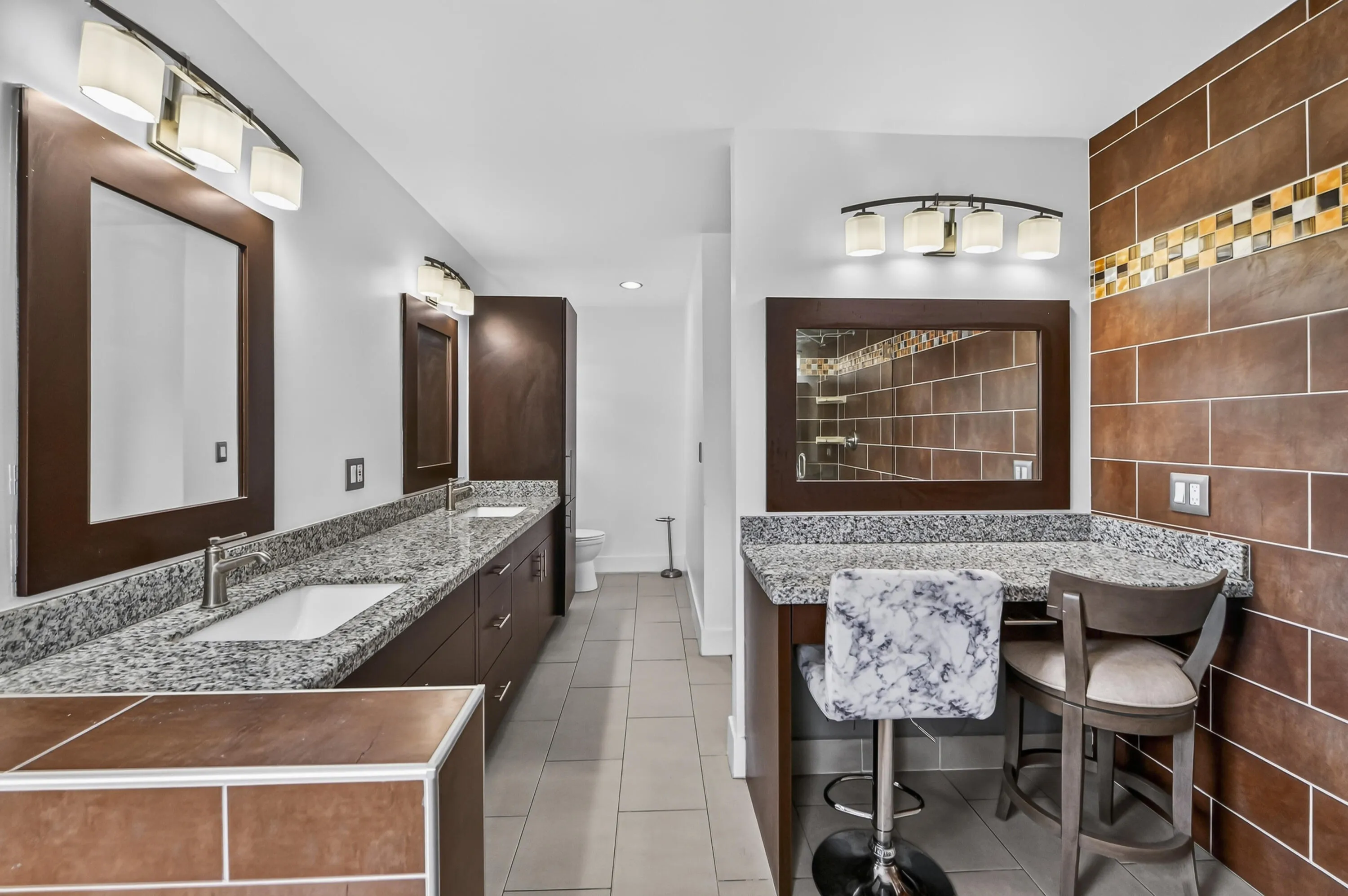 32 Bathroom 02