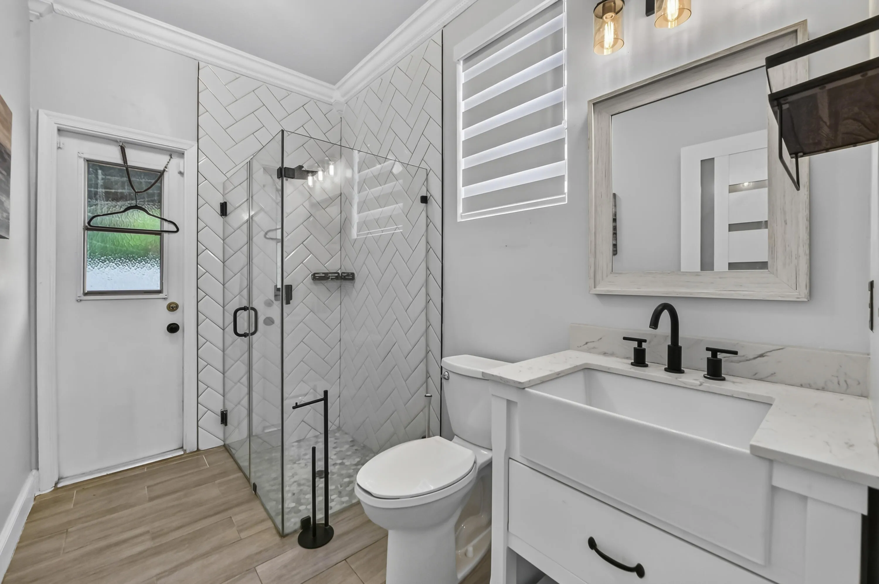 19 Bathroom 01