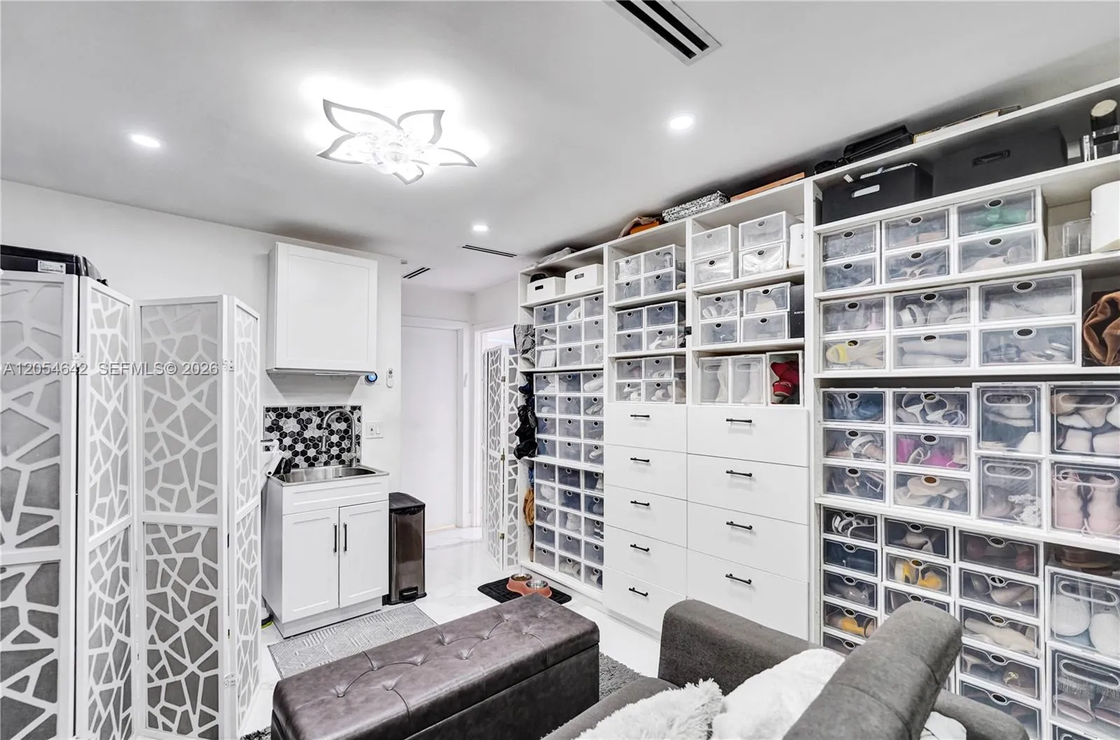 Wardrobe/dressing room