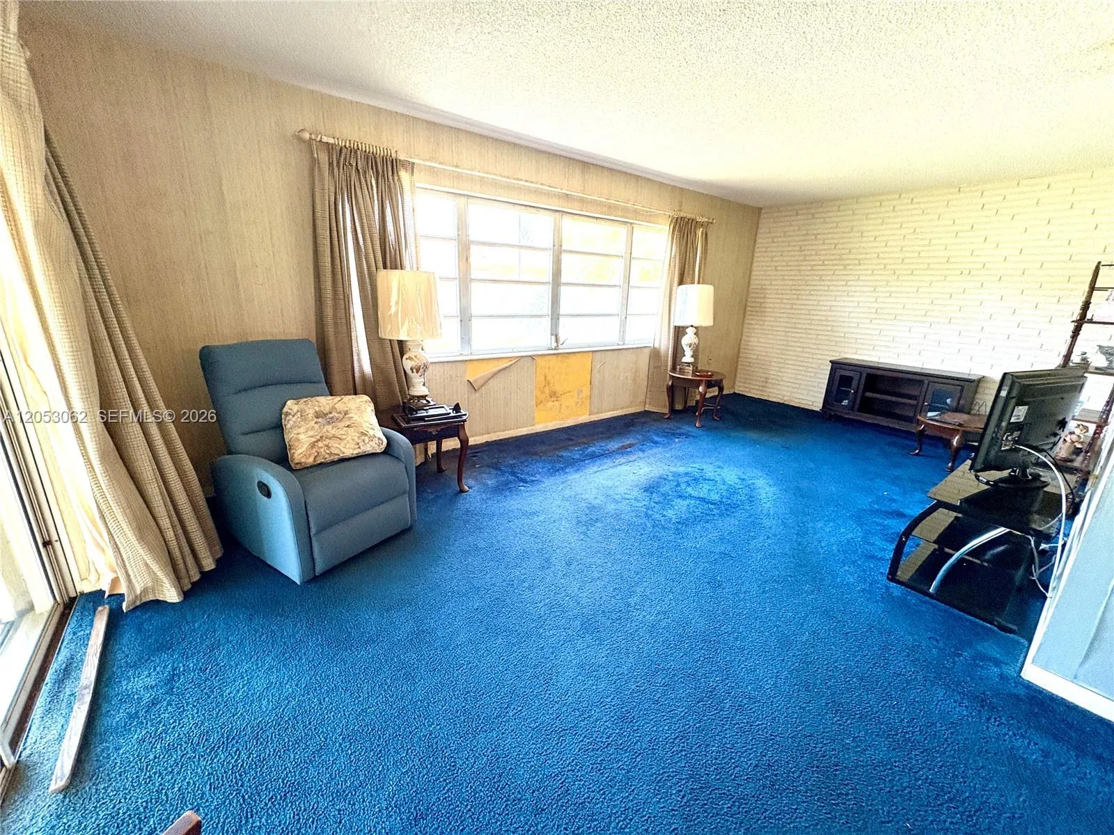 Family room can be converted into 3rd bedroom if needed