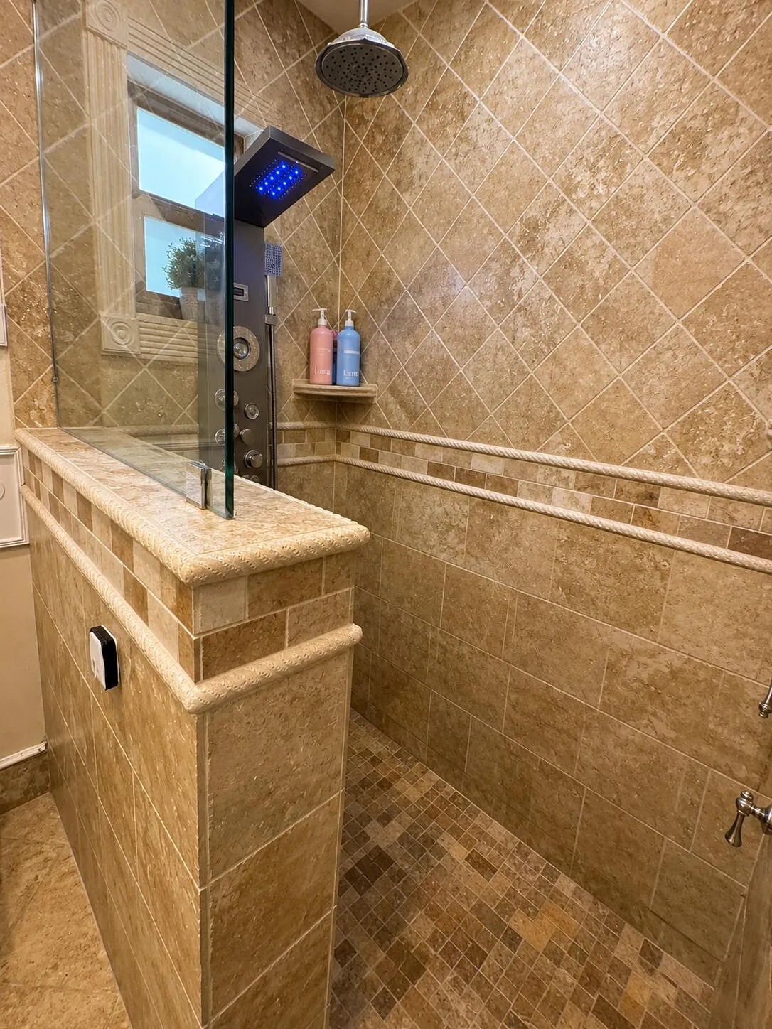 6995 Main Bathroom1