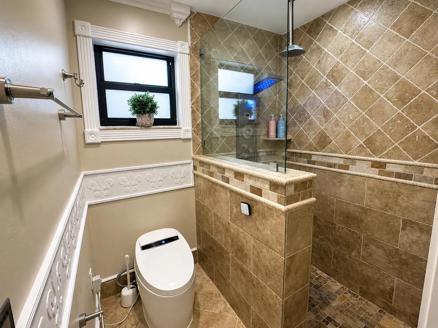 6995 Main Bathroom4