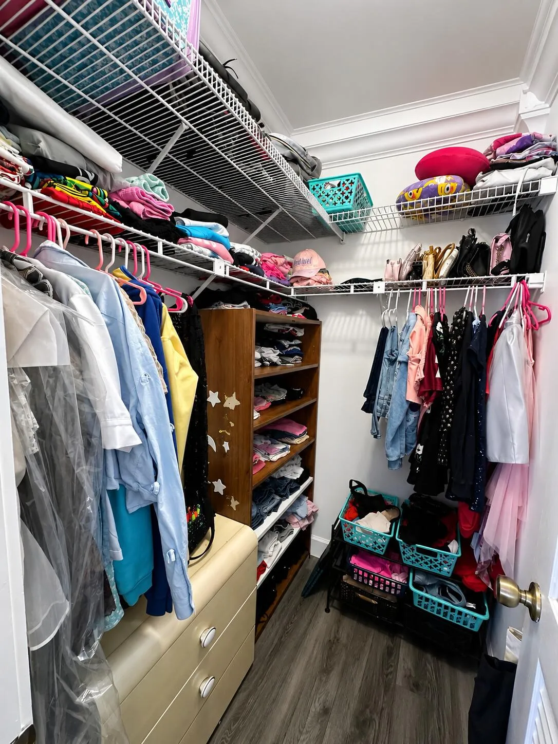 6995 Guest Room #1 :3