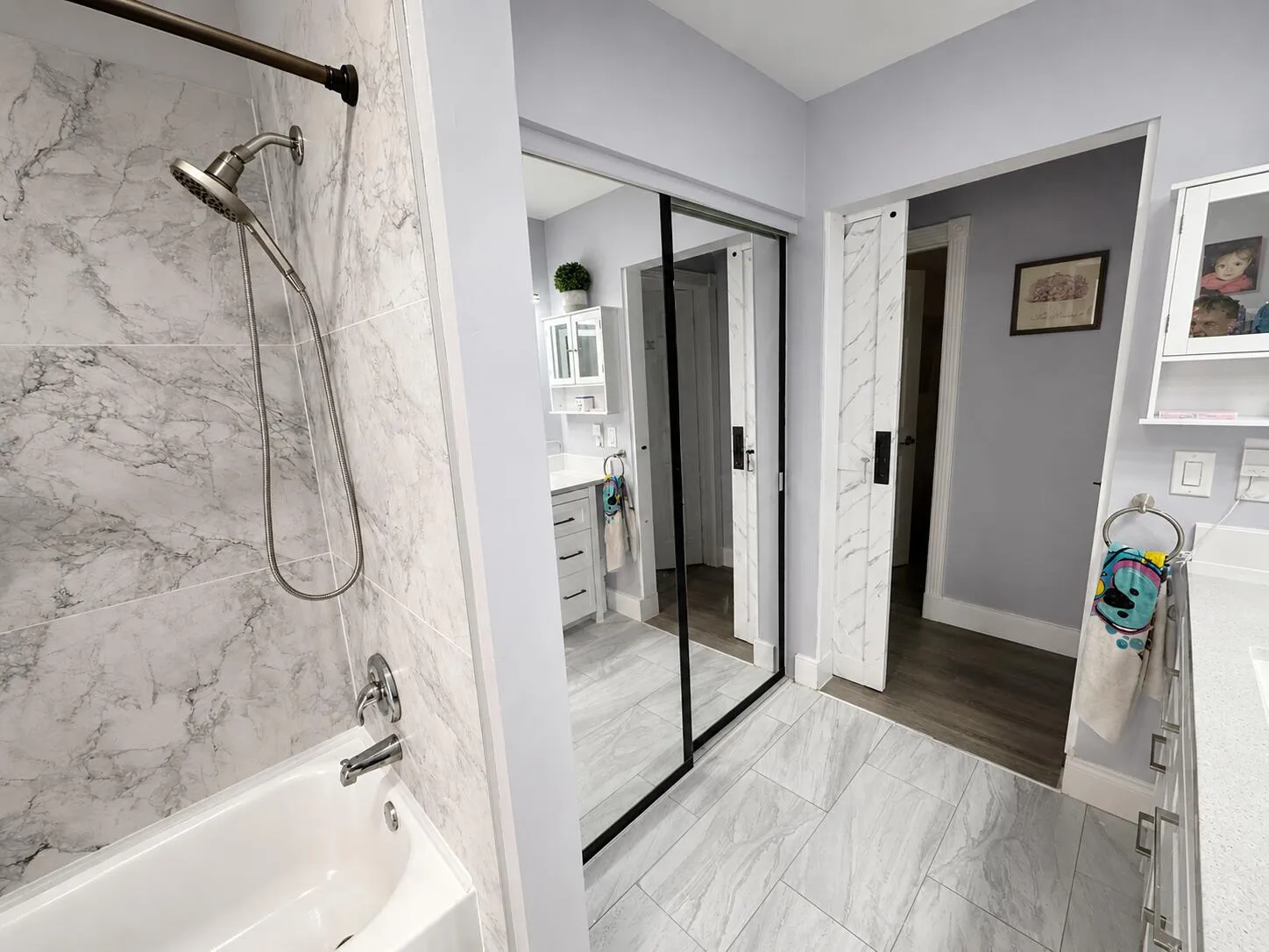 6995 Guest Bathroom : :3