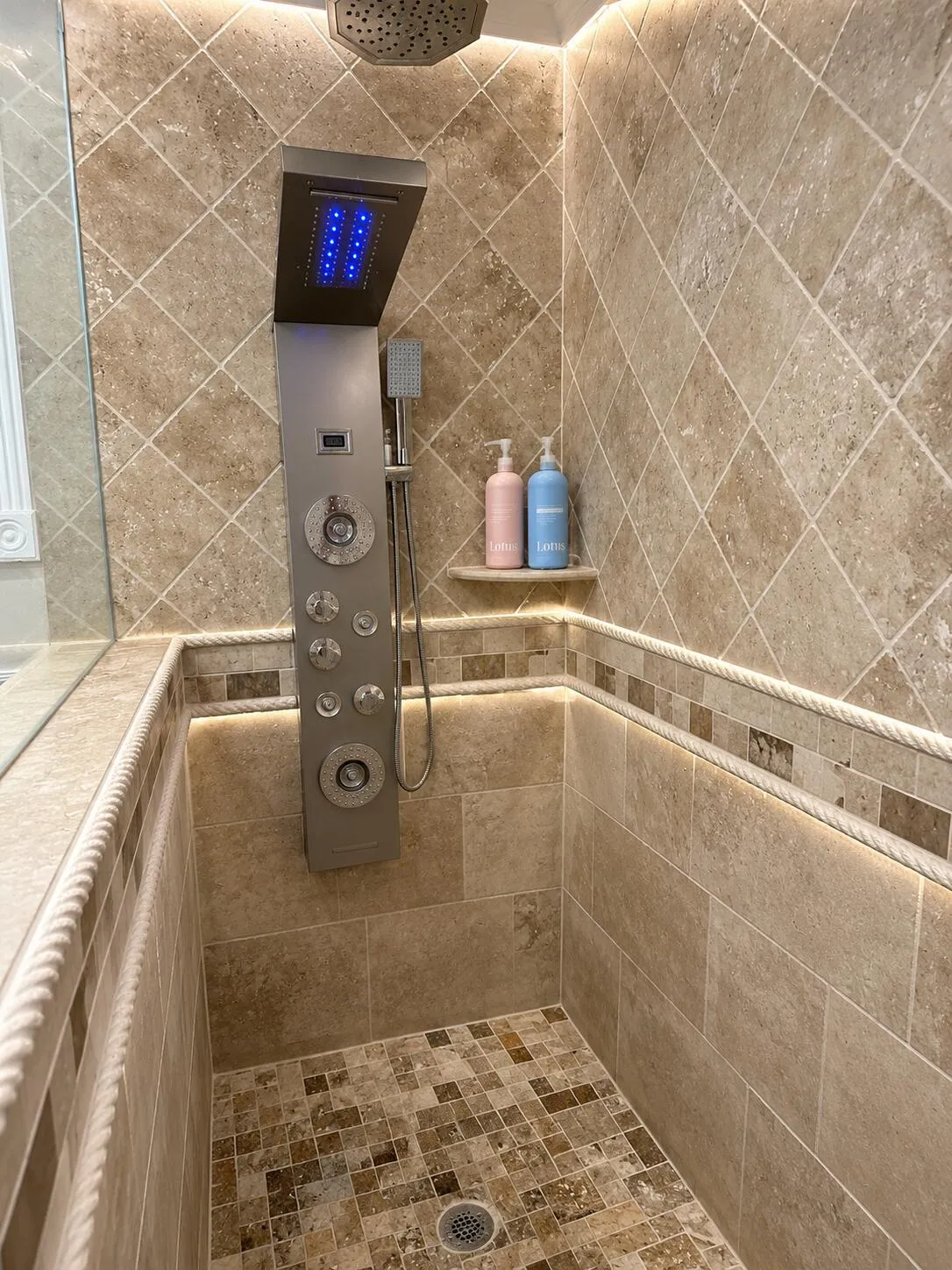 6995 Main Bathroom11