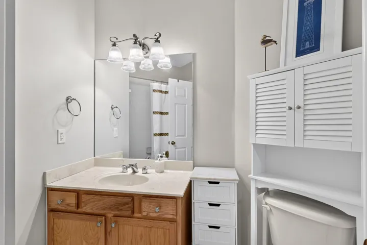 Unit B Bathroom