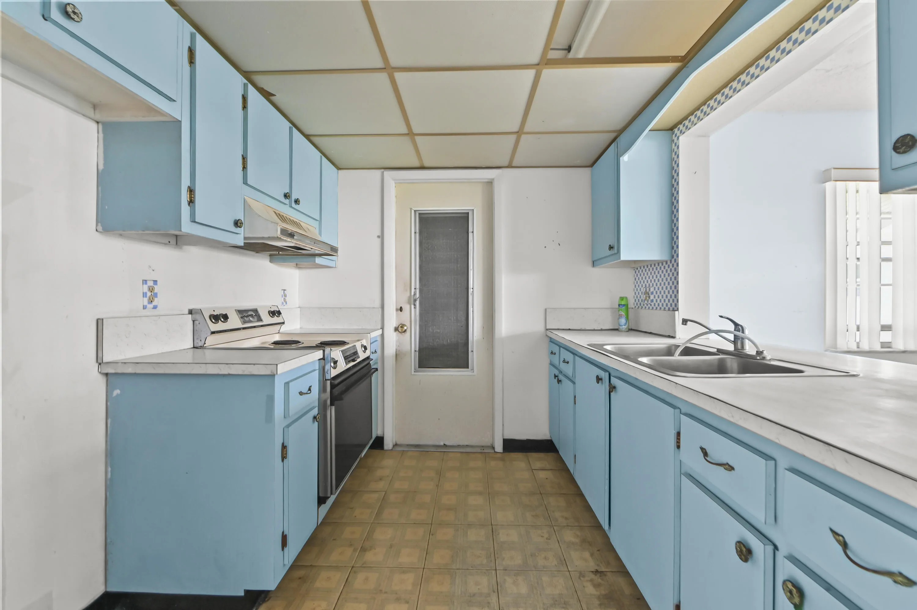 10 Kitchen 01