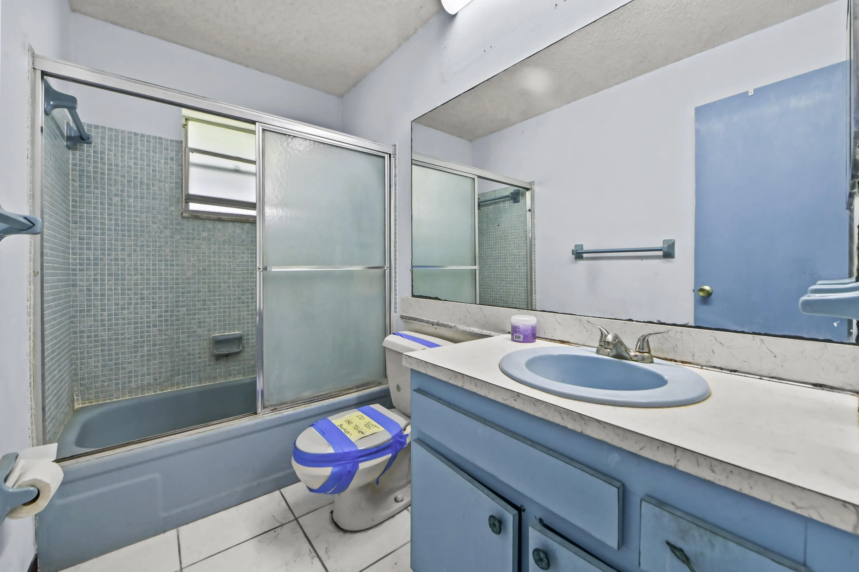 13 Bathroom 01