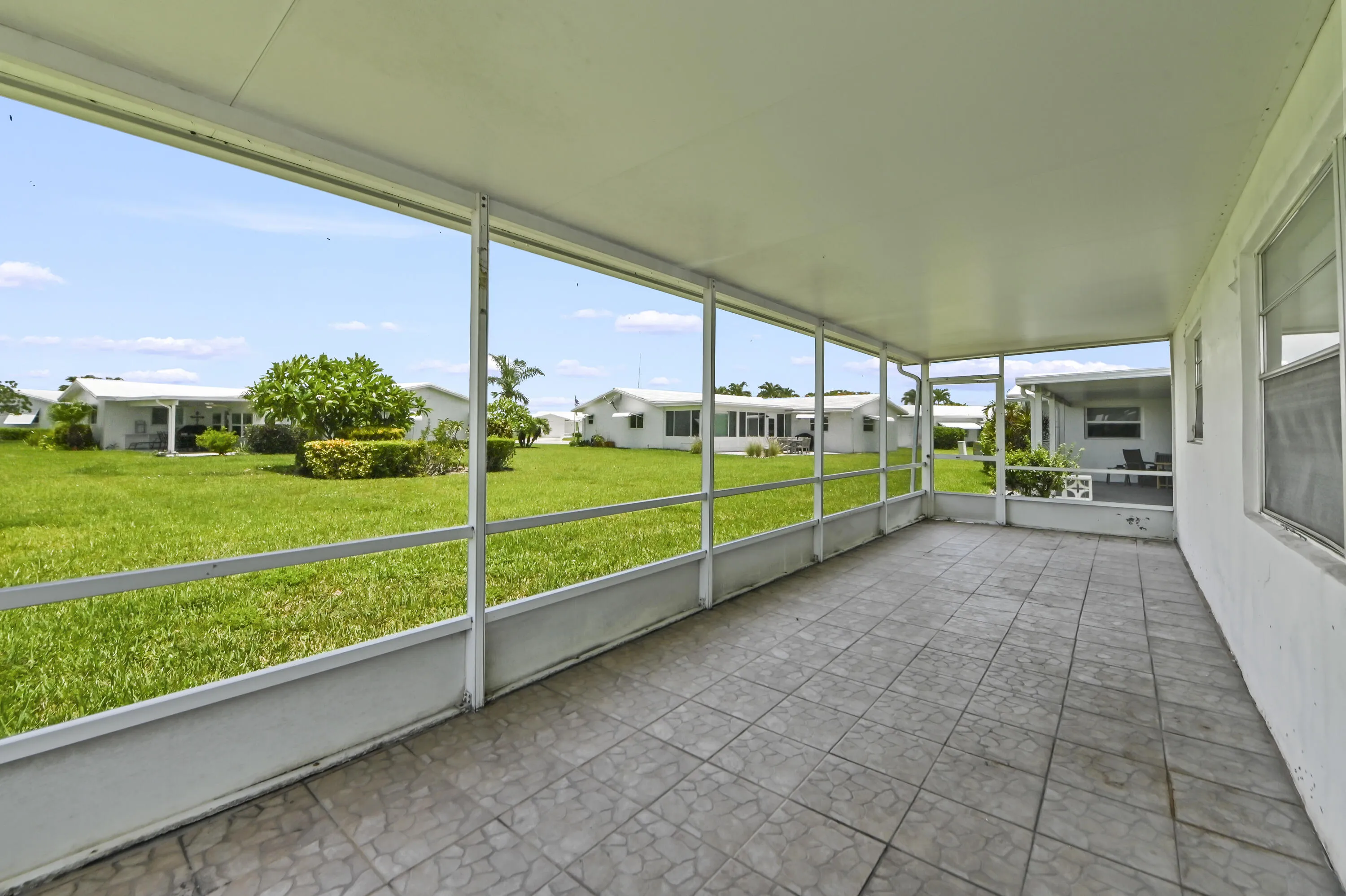 16 Patio 01