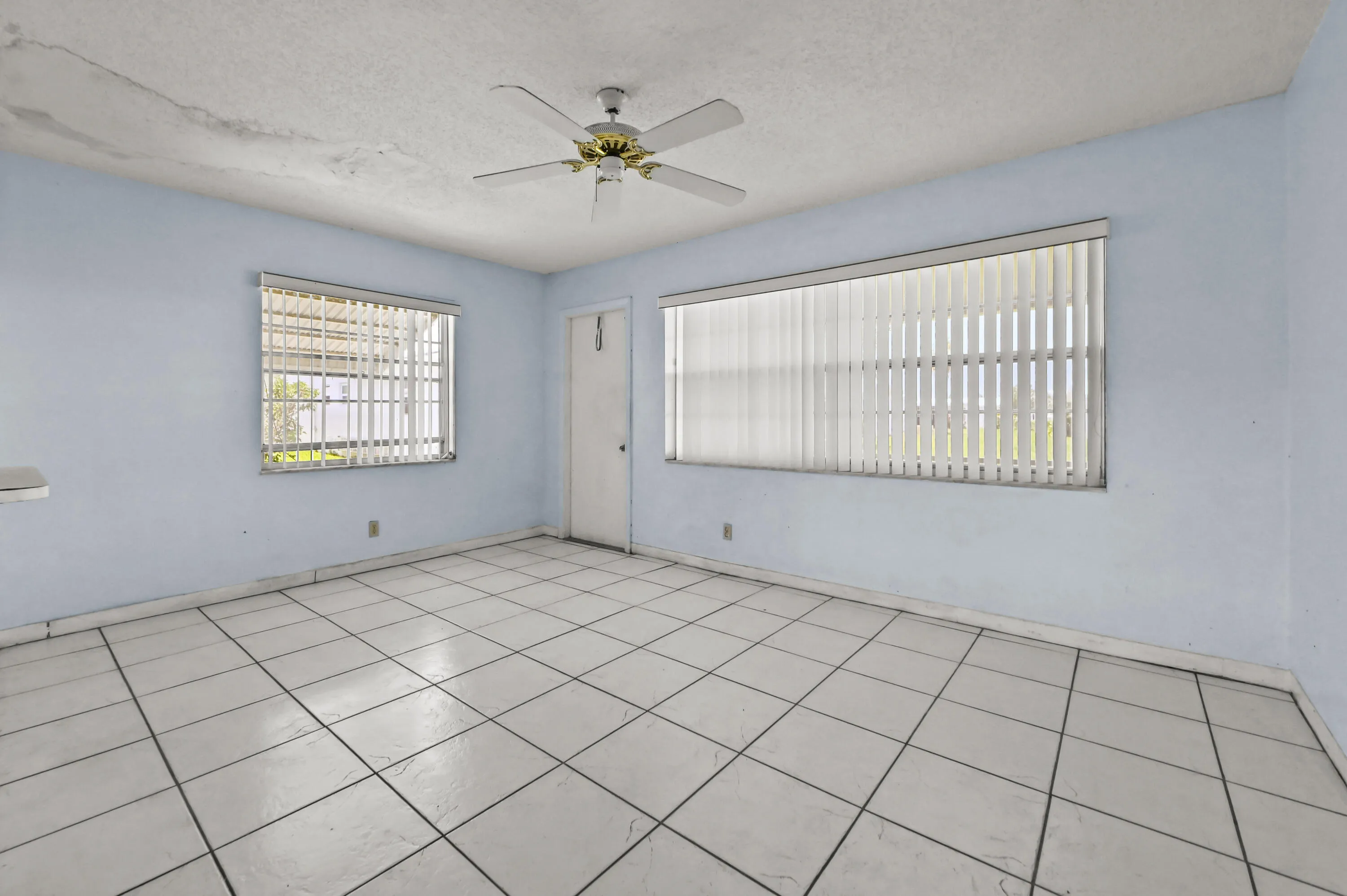 07 Family room 01