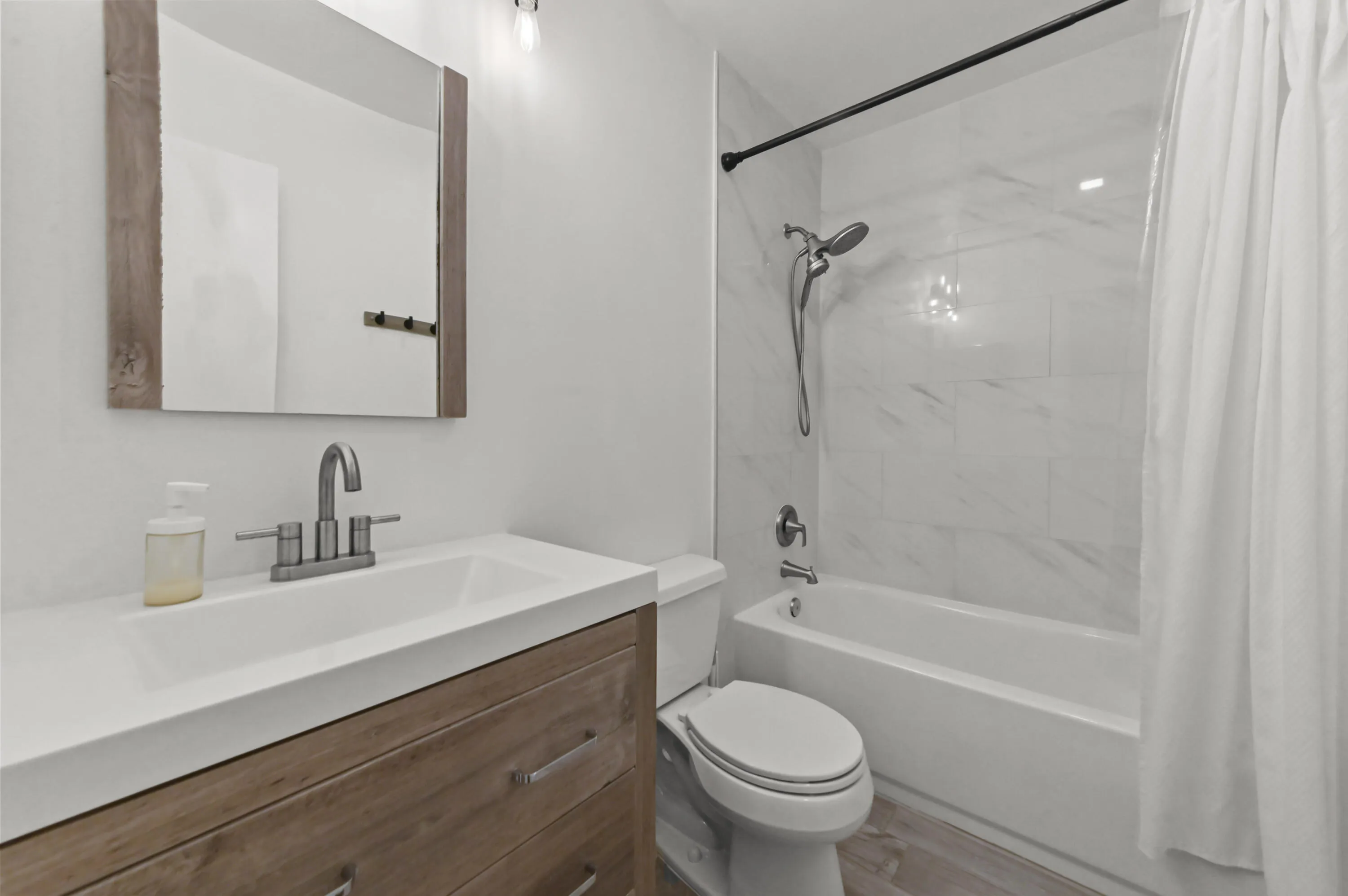 15 Bathroom 01