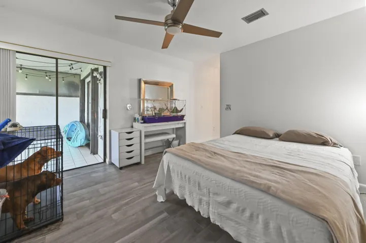 14 Bedroom 04