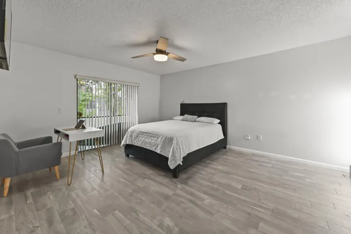 16 Bedroom 06