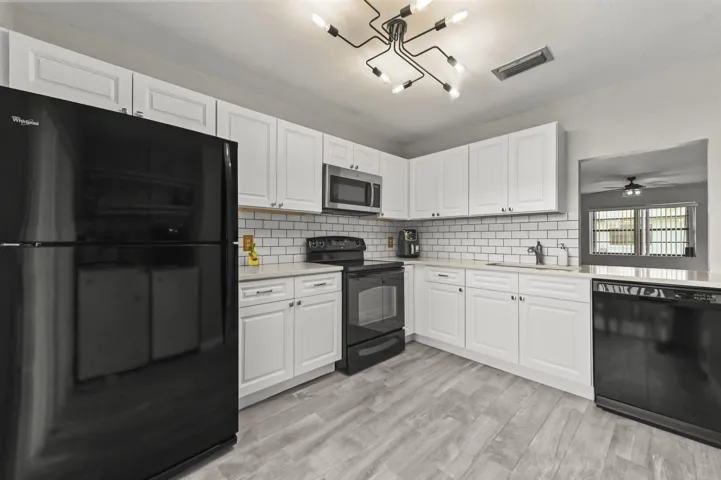 09 Kitchen 02