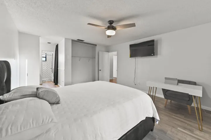 17 Bedroom 07