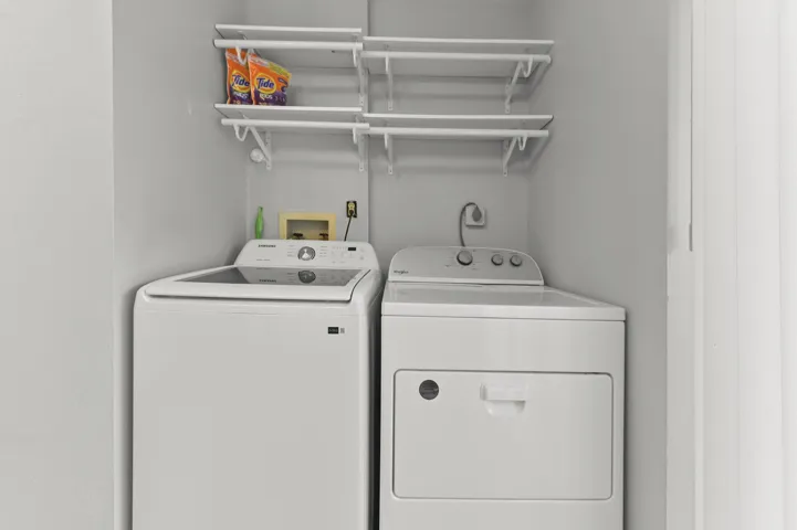 20 Laundry Room 01