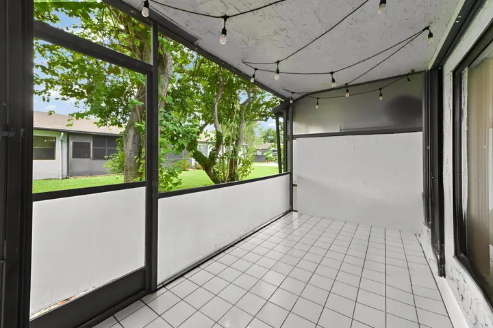 21-Patio-01_decl
