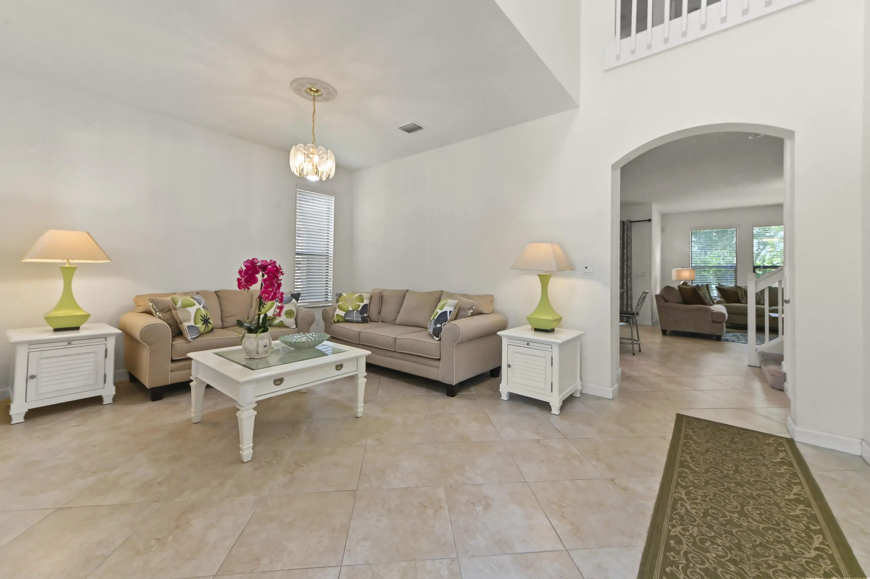 30 Family Room 01