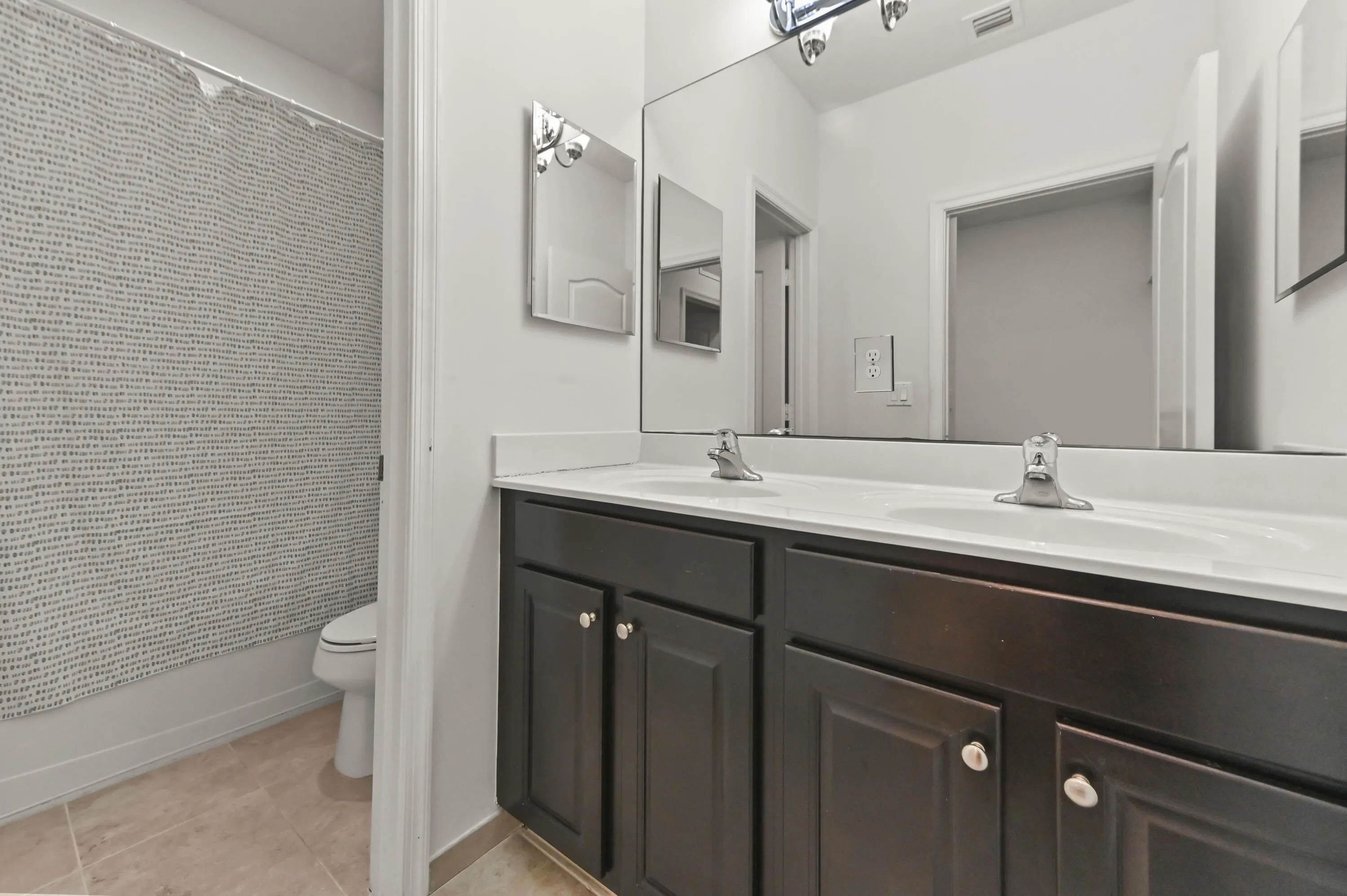 22 Bathroom 01