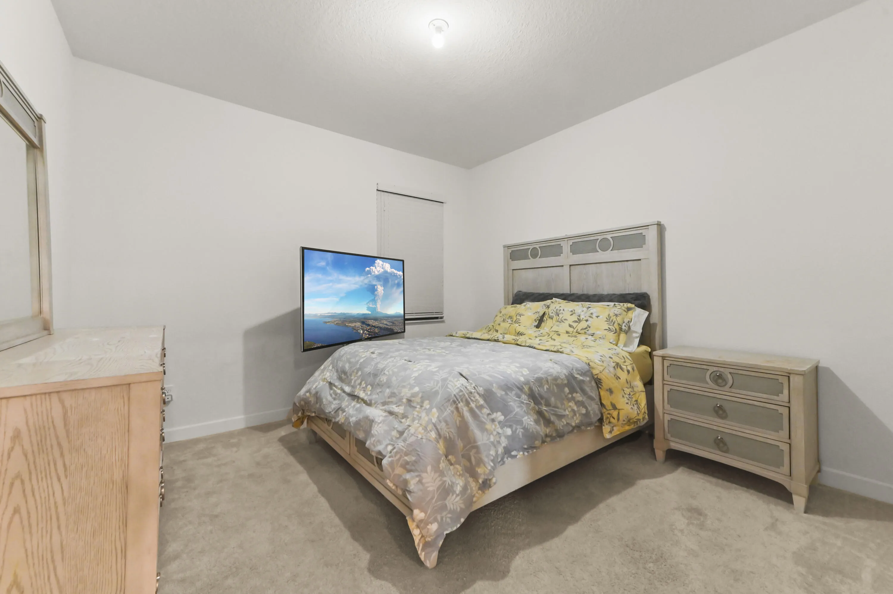 18 Bedroom 01