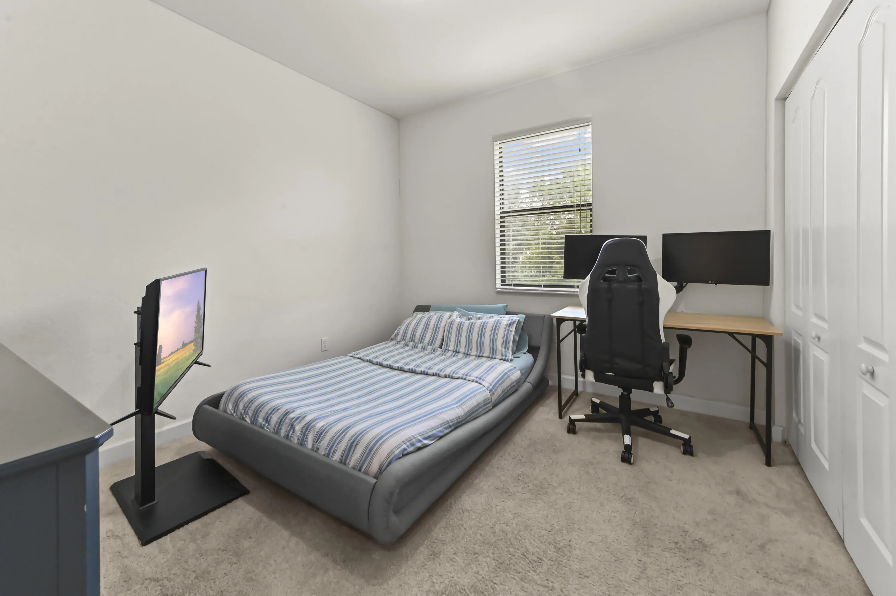 20 Bedroom 01