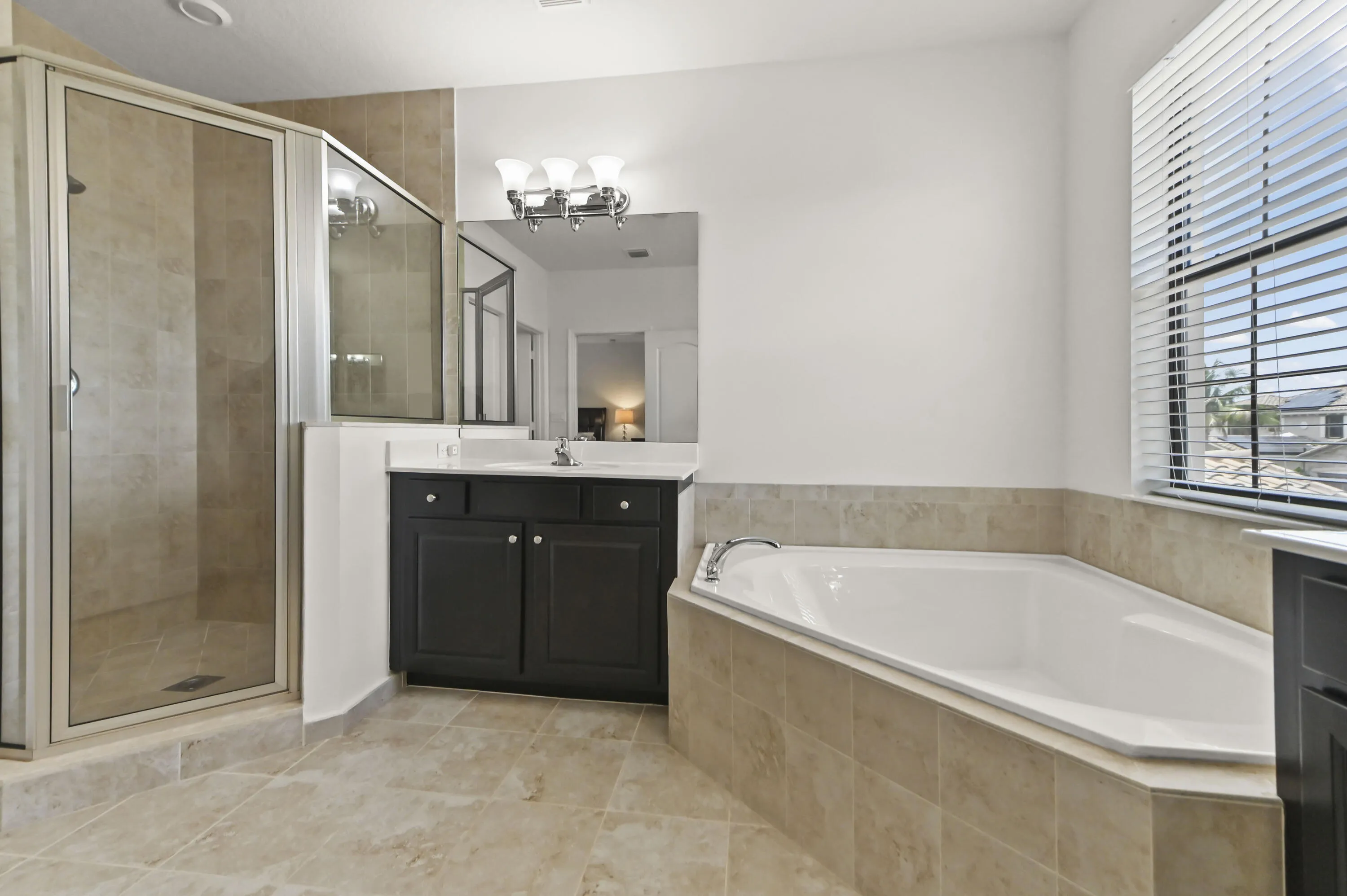 27 Bathroom 02