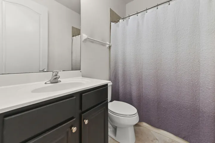 15 Bathroom 01