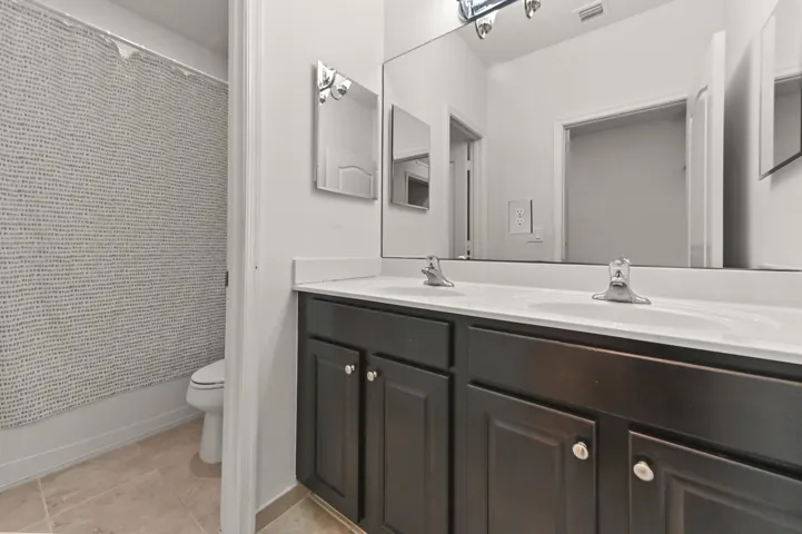 22 Bathroom 01