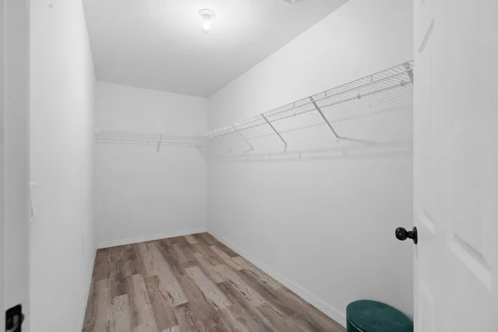 28-web-or-mls-4156 Key Colony Pl-19