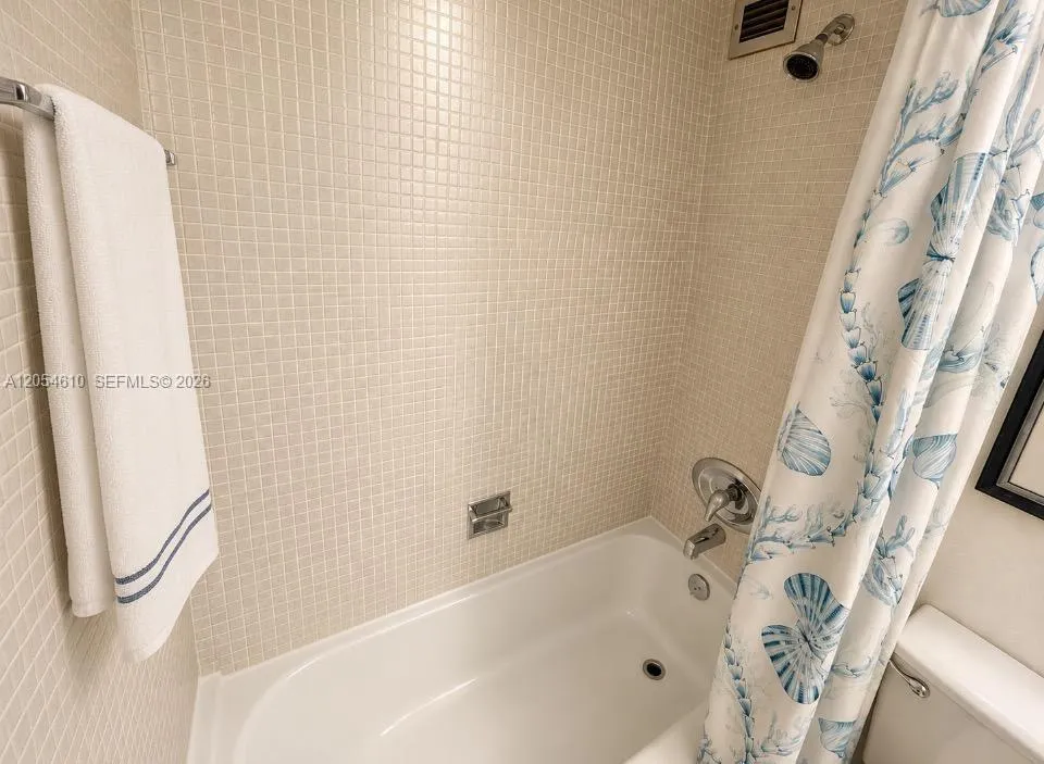 PRINCIPLE BATHROOM SUITE WITIH TUB AND SHOWER COMBINATION