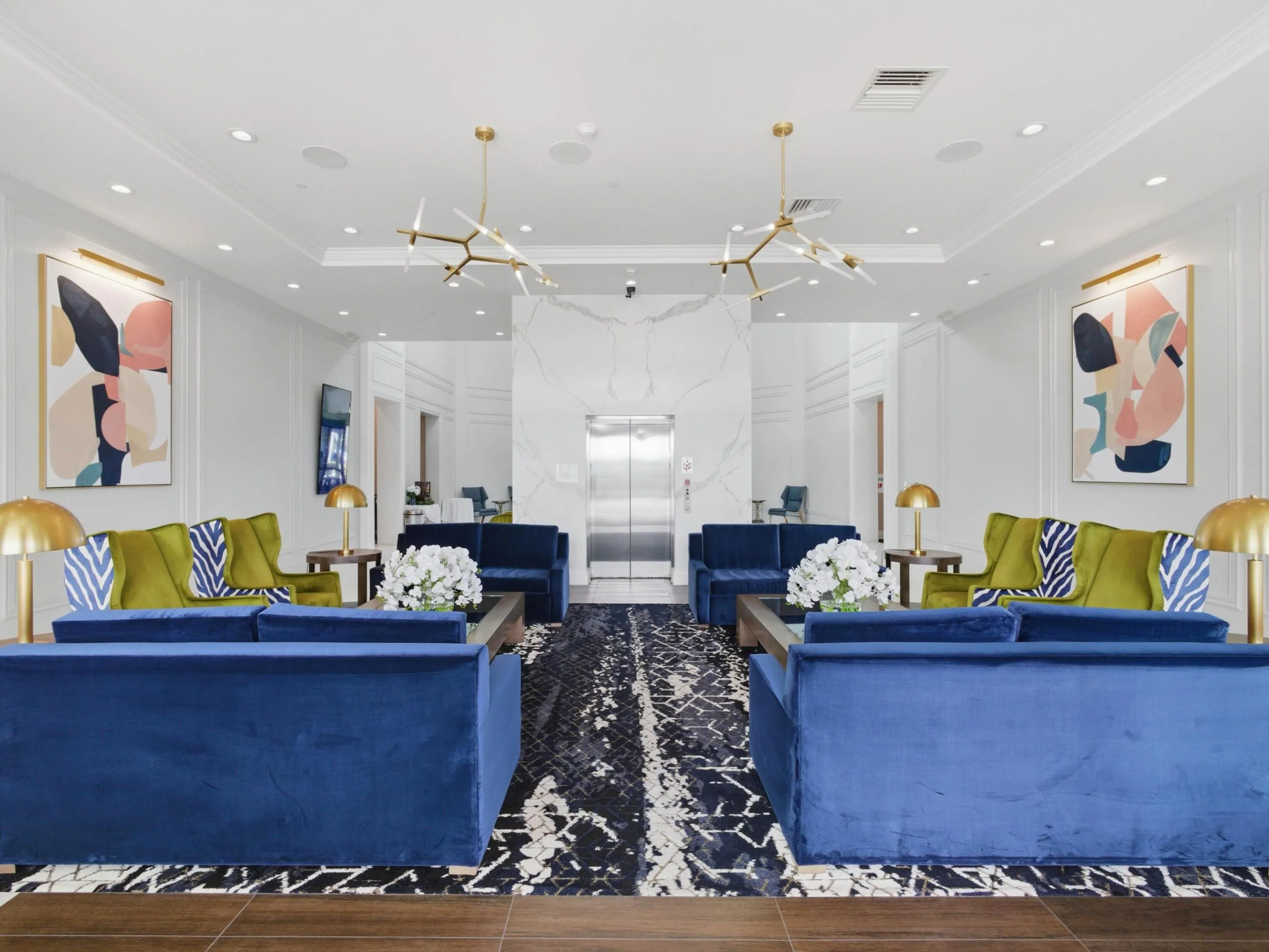 Clubhouse Lobby to Elevator