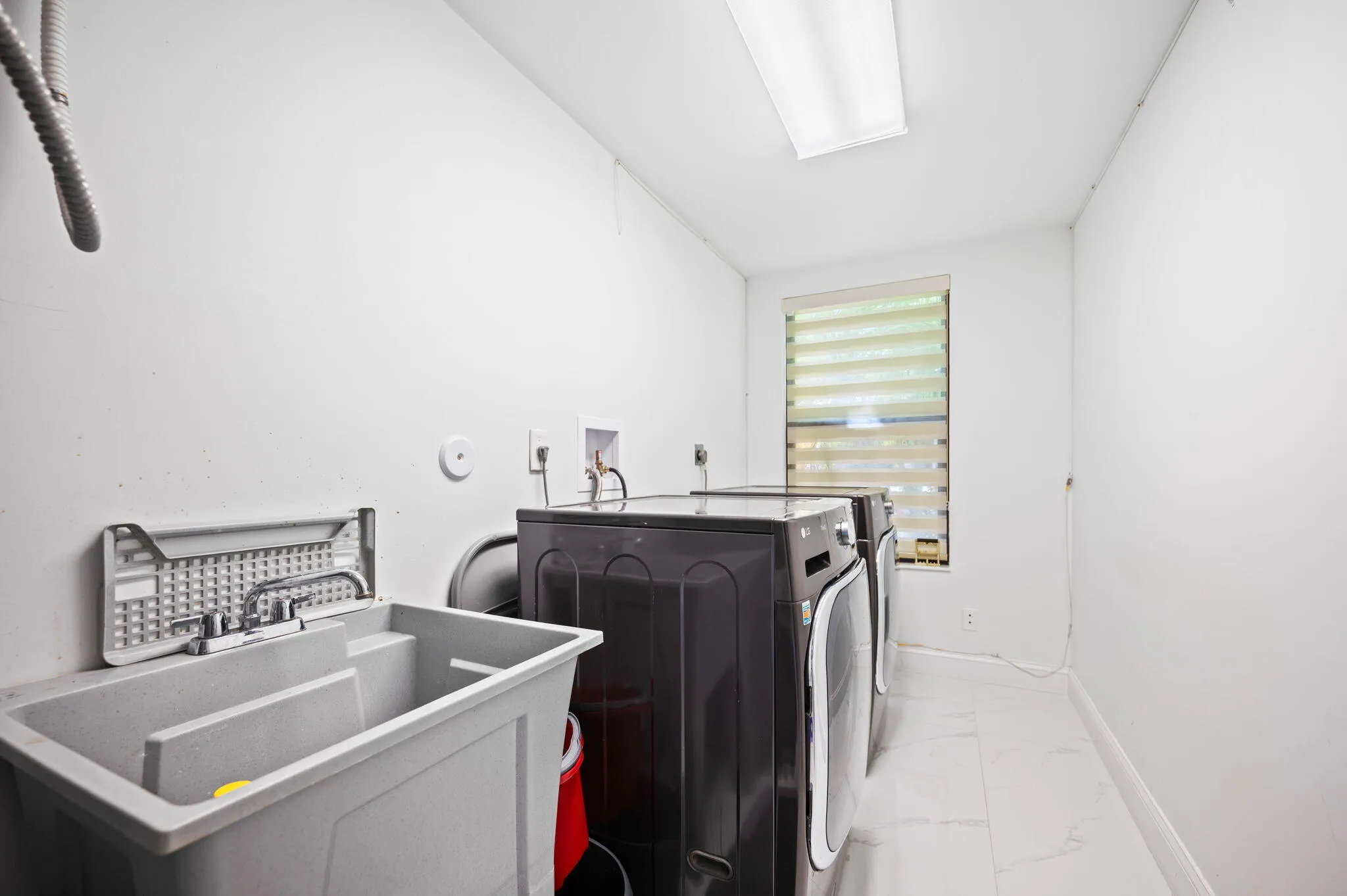 33-web-or-mls-10641-sw-37th-pl
