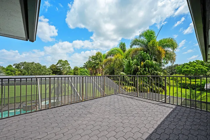 22-web-or-mls-10641-sw-37th-pl (1)
