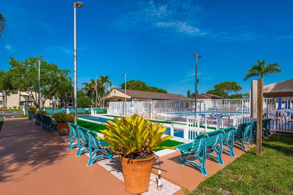 141LakePineA2Greenacres-27