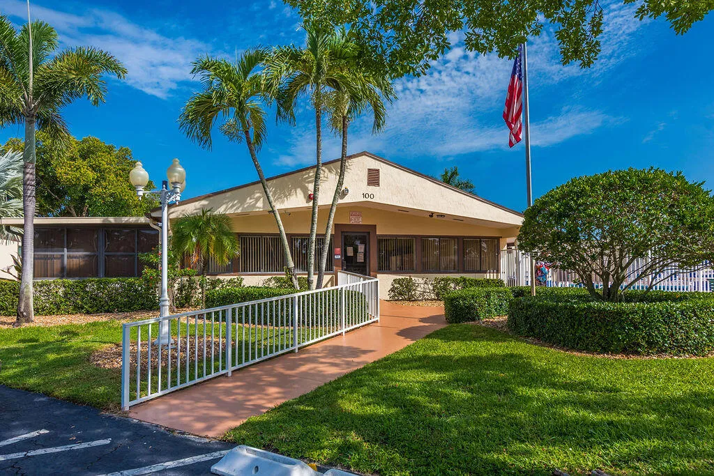 141LakePineA2Greenacres-33