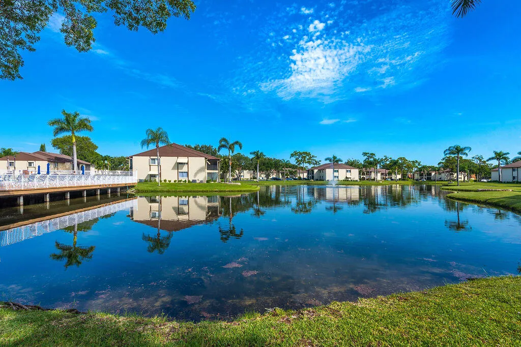 141LakePineA2Greenacres-26