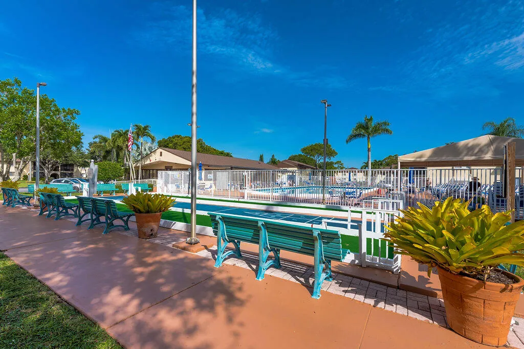 141LakePineA2Greenacres-28