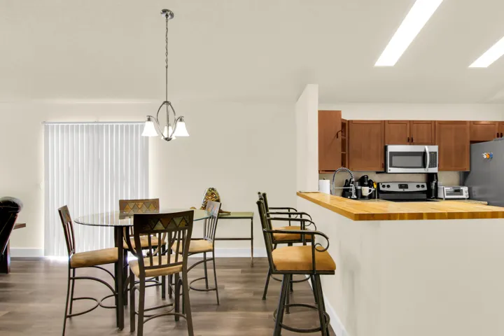 Dining/kitchen